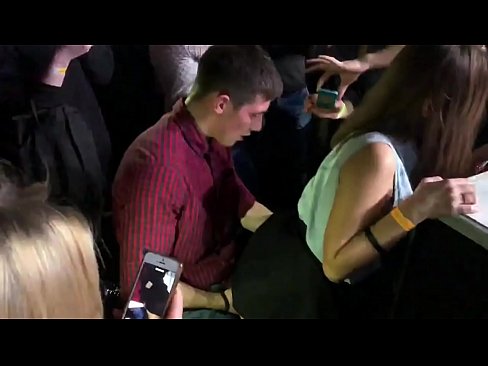 ❤️ Прави секс у руском ноћном клубу. 18-годишња Рускиња у анусу и вагини јебана у ноћном клубу Порно видео код нас